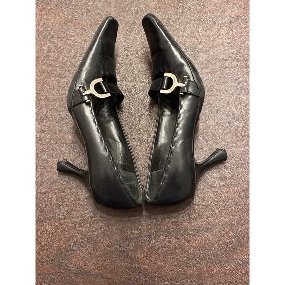 Y2K BCBGirls Black Kitten Heel Pumps with Buckle Detail - Picture 10 of 13